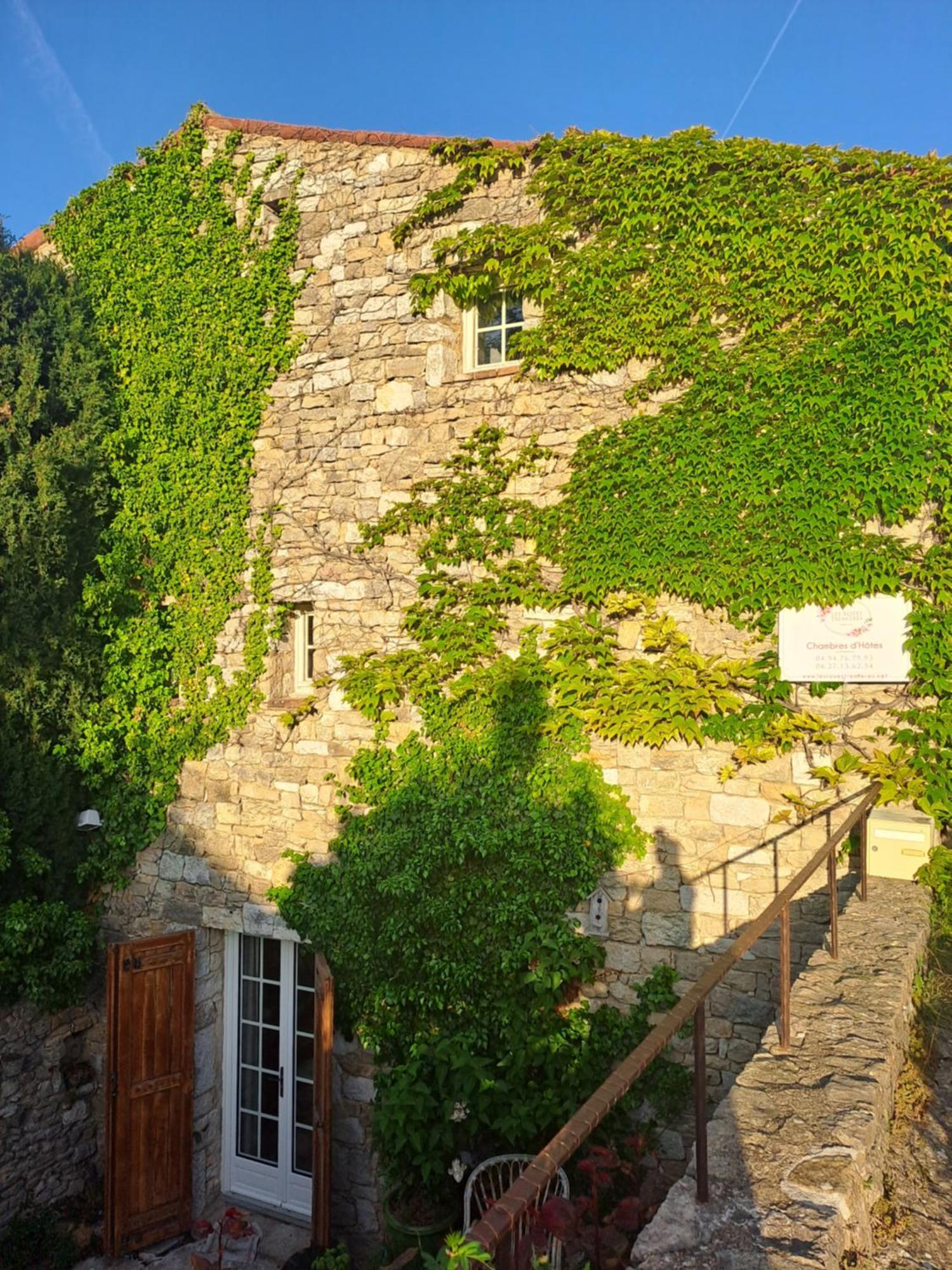 Bed and Breakfast Les Roses Tremieres Bargème Exteriér fotografie